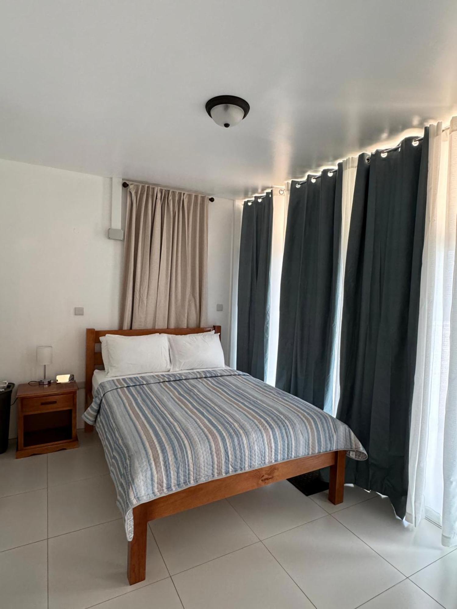Eldorado Guesthouse & Car Rental Roseau Quarto foto